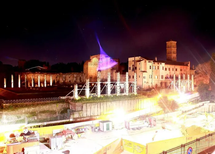 Balcony Colosseum View Апартаменты *